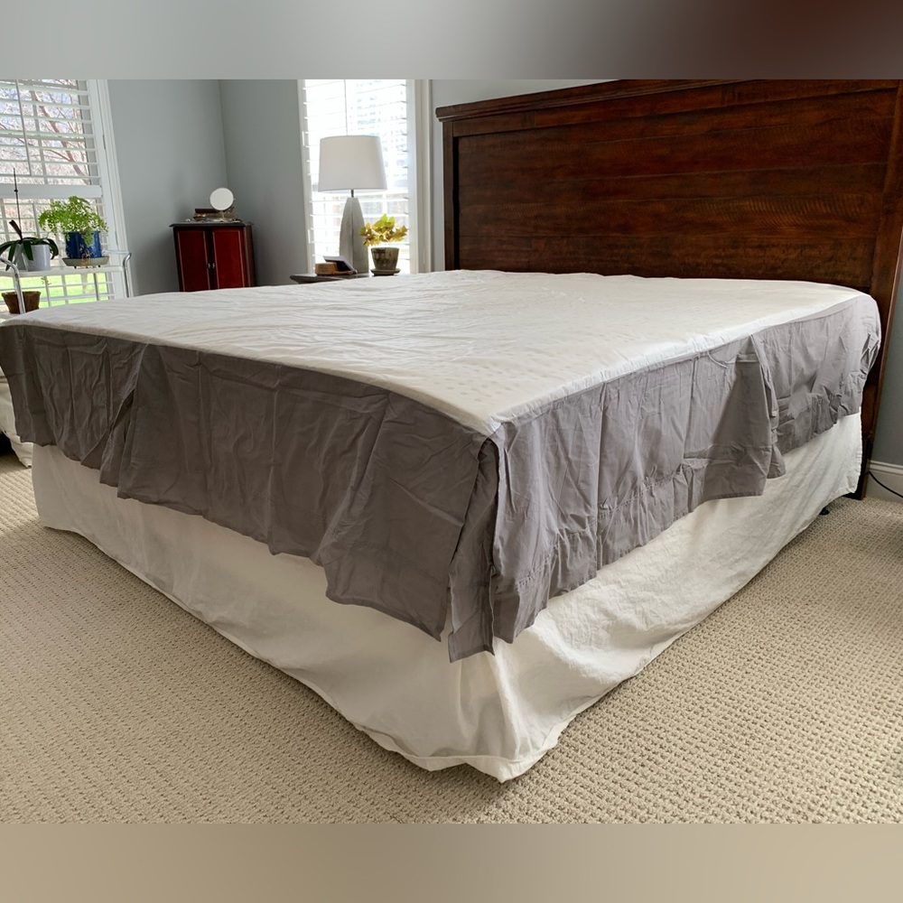Croft & Barrow King Bed Skirt / Dust Ruffle
